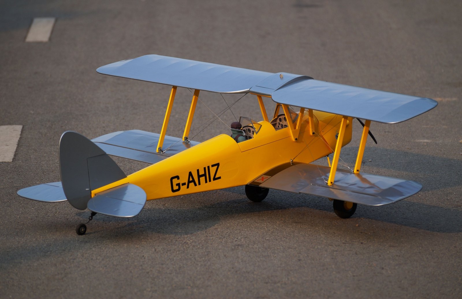 VQ Models Tiger Moth 46-82 /EP Yellow/Silver, 1400mm WS, 6Ch RC