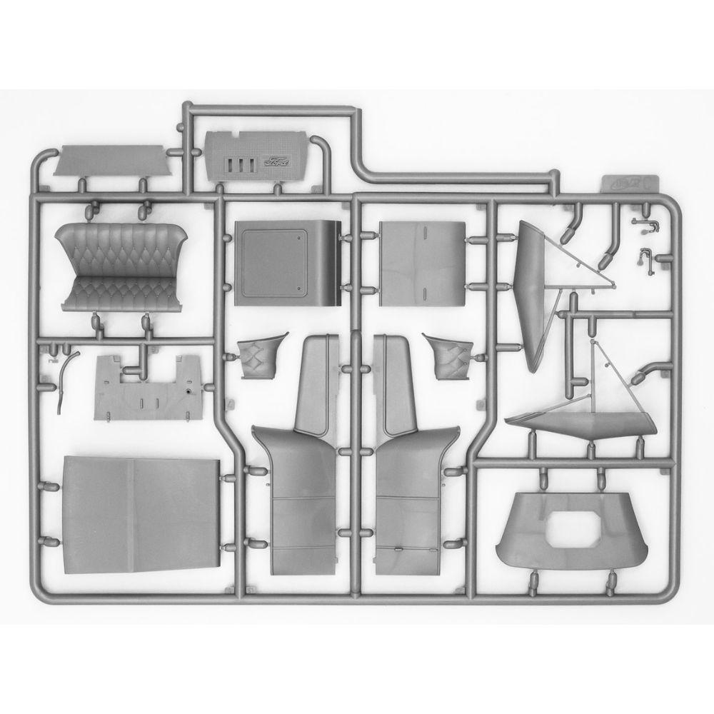 ICM 1:24 Model T 1914 Fire Truck W/ Crew