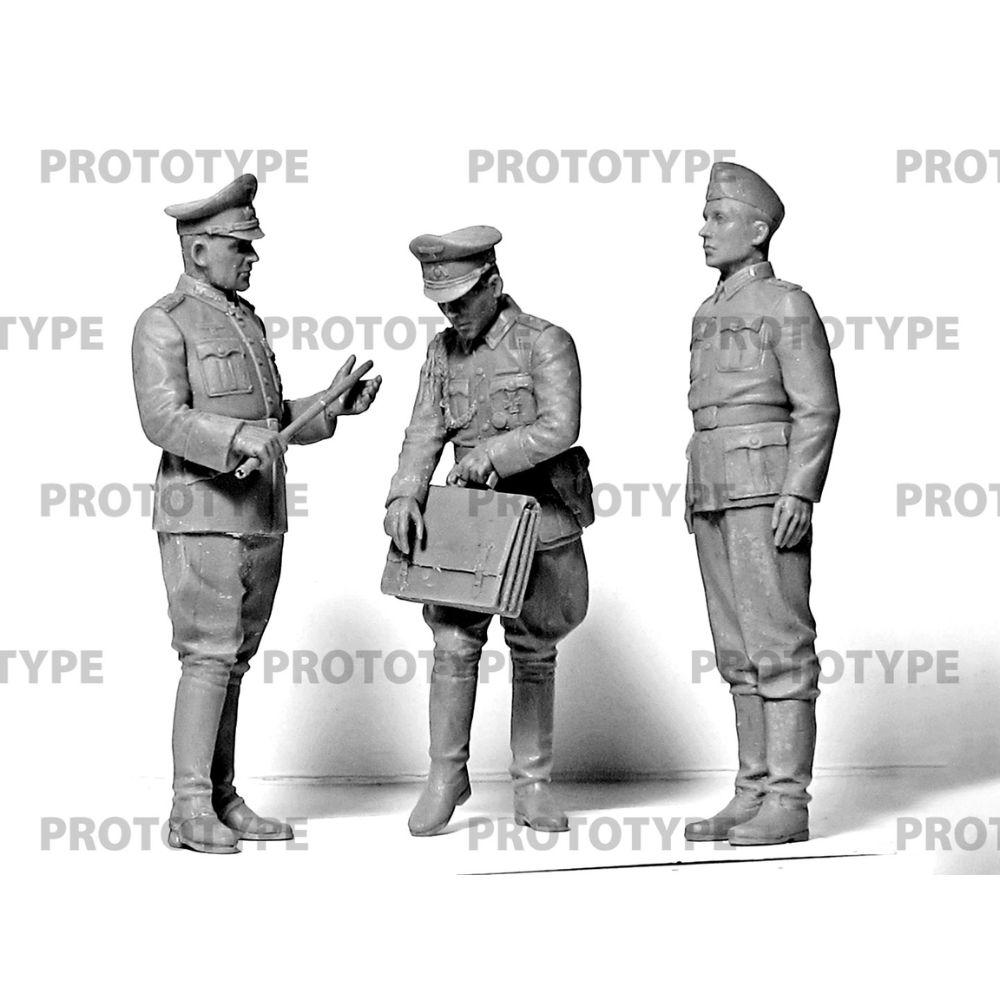 ICM 1:24 WWII German Staff Personnel