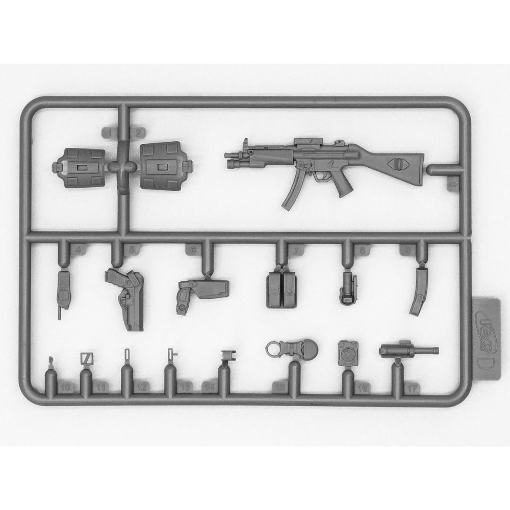 ICM 1:16 British Police Female Officer