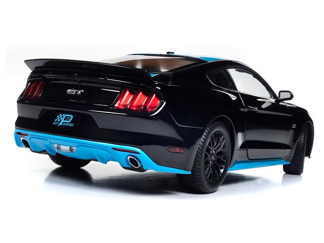 Autoworld 1:18 2015 Ford Mustang Petty'sGarage
