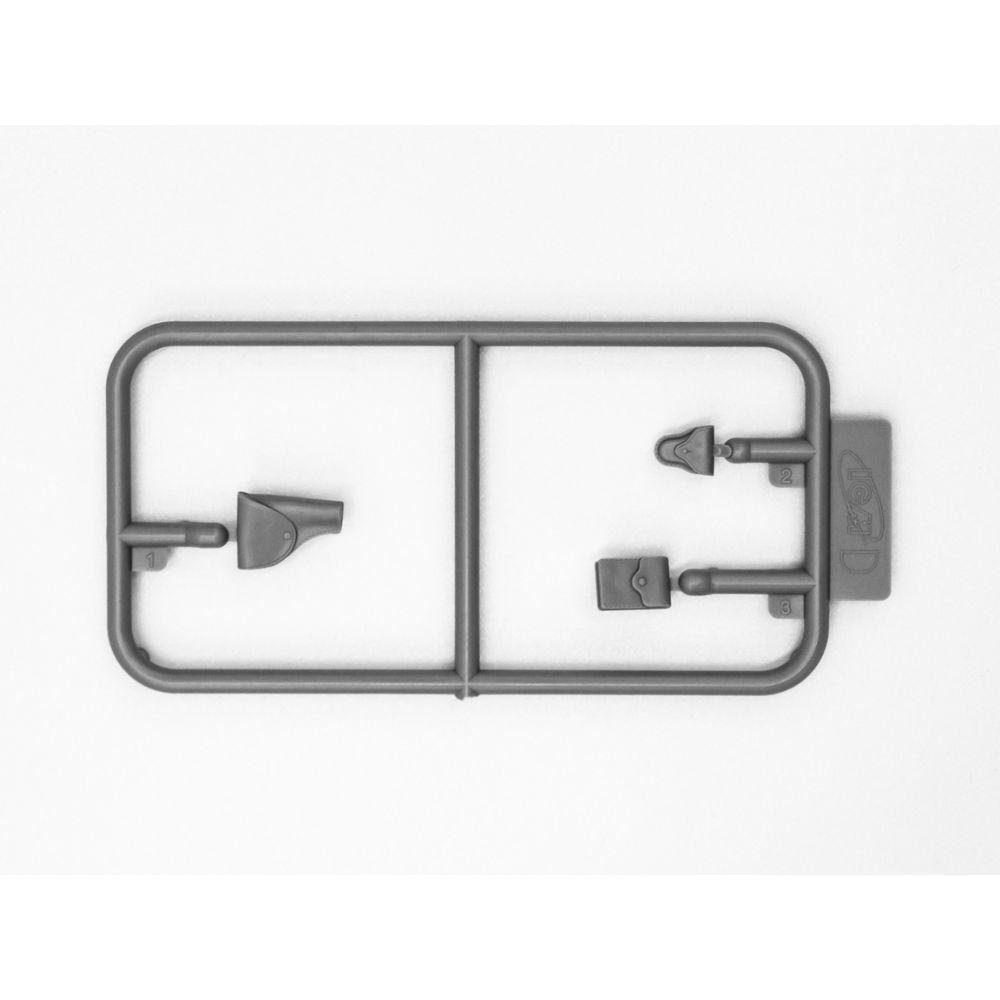 ICM 1:16 RCmp Female Officer W/ Dog