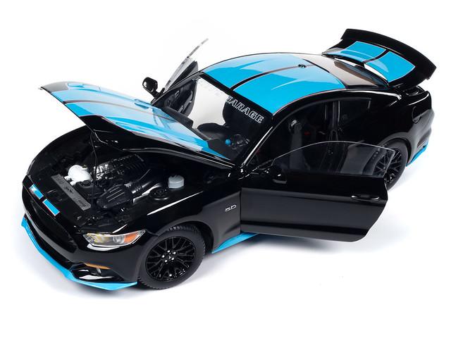 Autoworld 1:18 2015 Ford Mustang Petty'sGarage