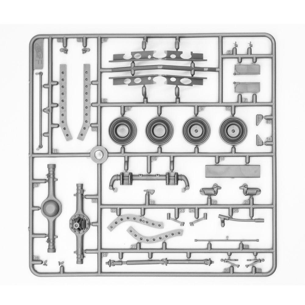 ICM 1:24 Admiral Saloon Ger. Passenger Car