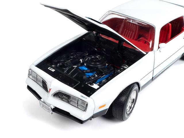 Autoworld 1:18 1977 Pontiac Firebird Formula
