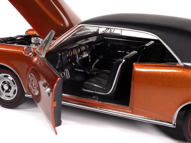 Autoworld 1:18 1966 Pontiac GTO (Hemmings Muscle Machines)