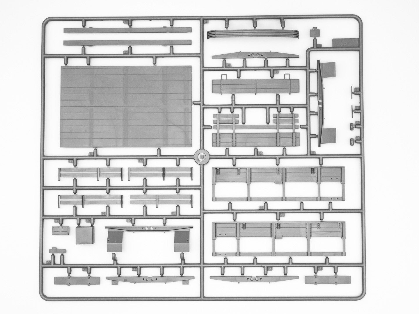 ICM 1:35 ZiL 131 with DshKMd crew