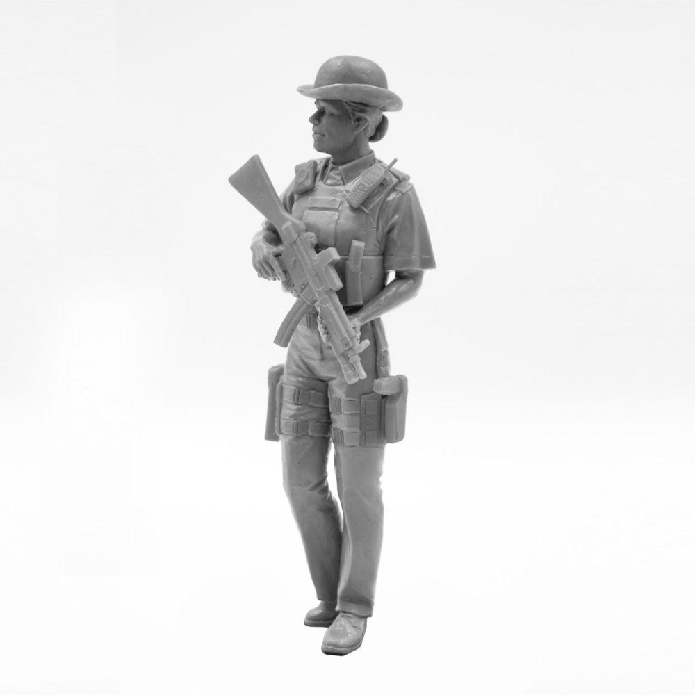 ICM 1:16 British Police Female Officer