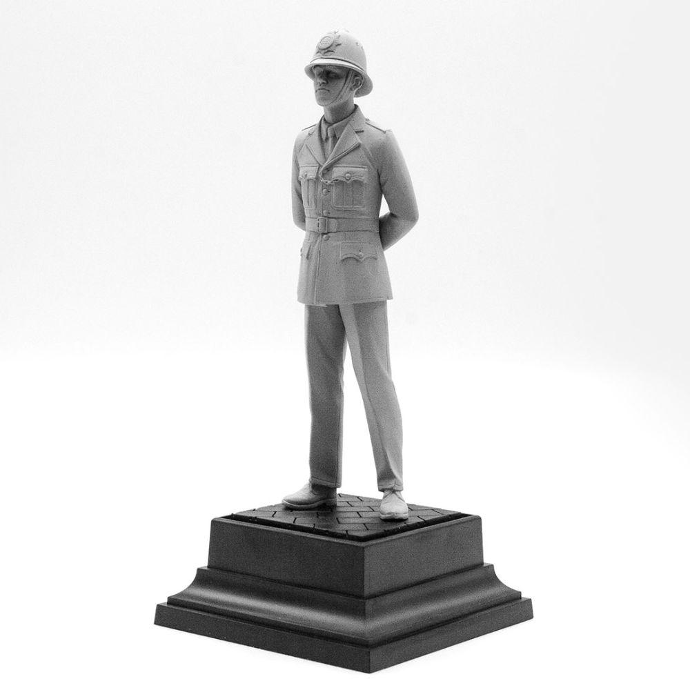 ICM 1:16 British Policeman