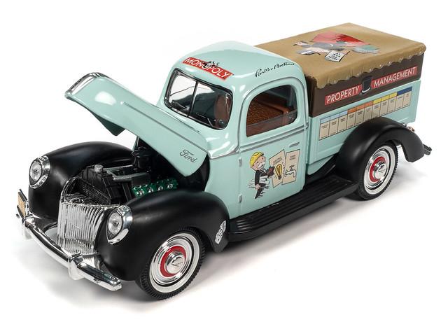 Autoworld 1:18 1940 Monopoly Ford Truckw/Resin Figure