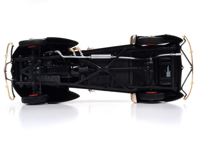 Autoworld 1:18 1935 Monopoly Auburn 851Speedster