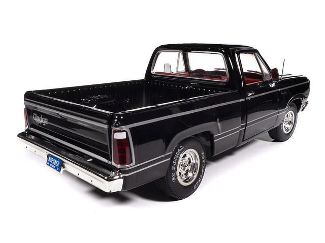 Autoworld 1:18 1979 Dodge SWB SweptlinePickup Adventurer