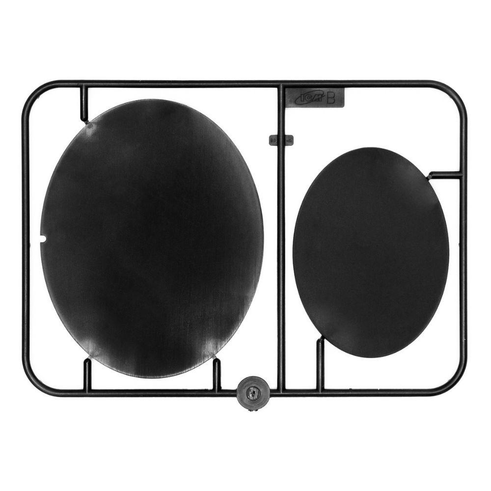 ICM 1:16 RCmp Female Officer W/ Dog