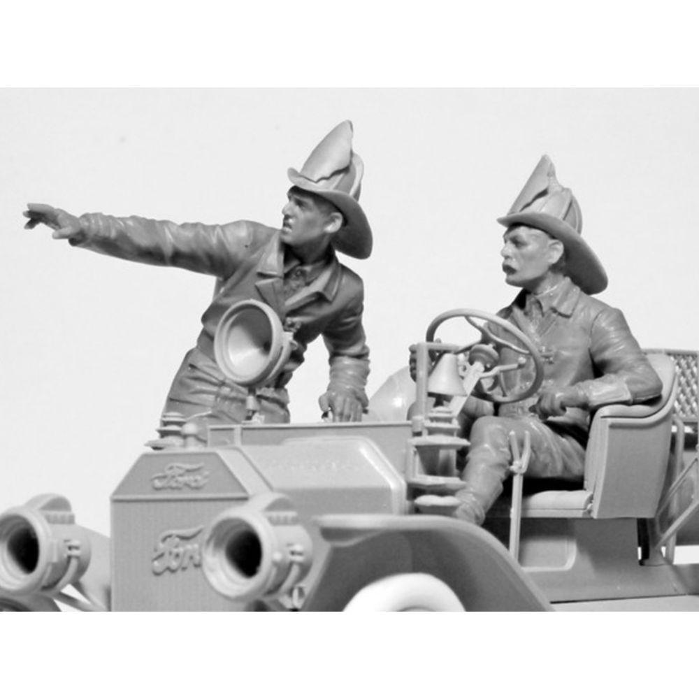 ICM 1:24 Usa Fire Truck Crew (1910S) (2)