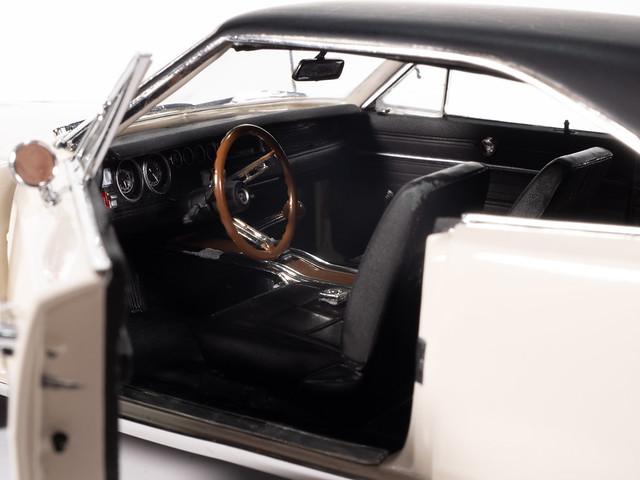 Autoworld 1:18 1969 Dodge Charger R/TMecum Auctions)