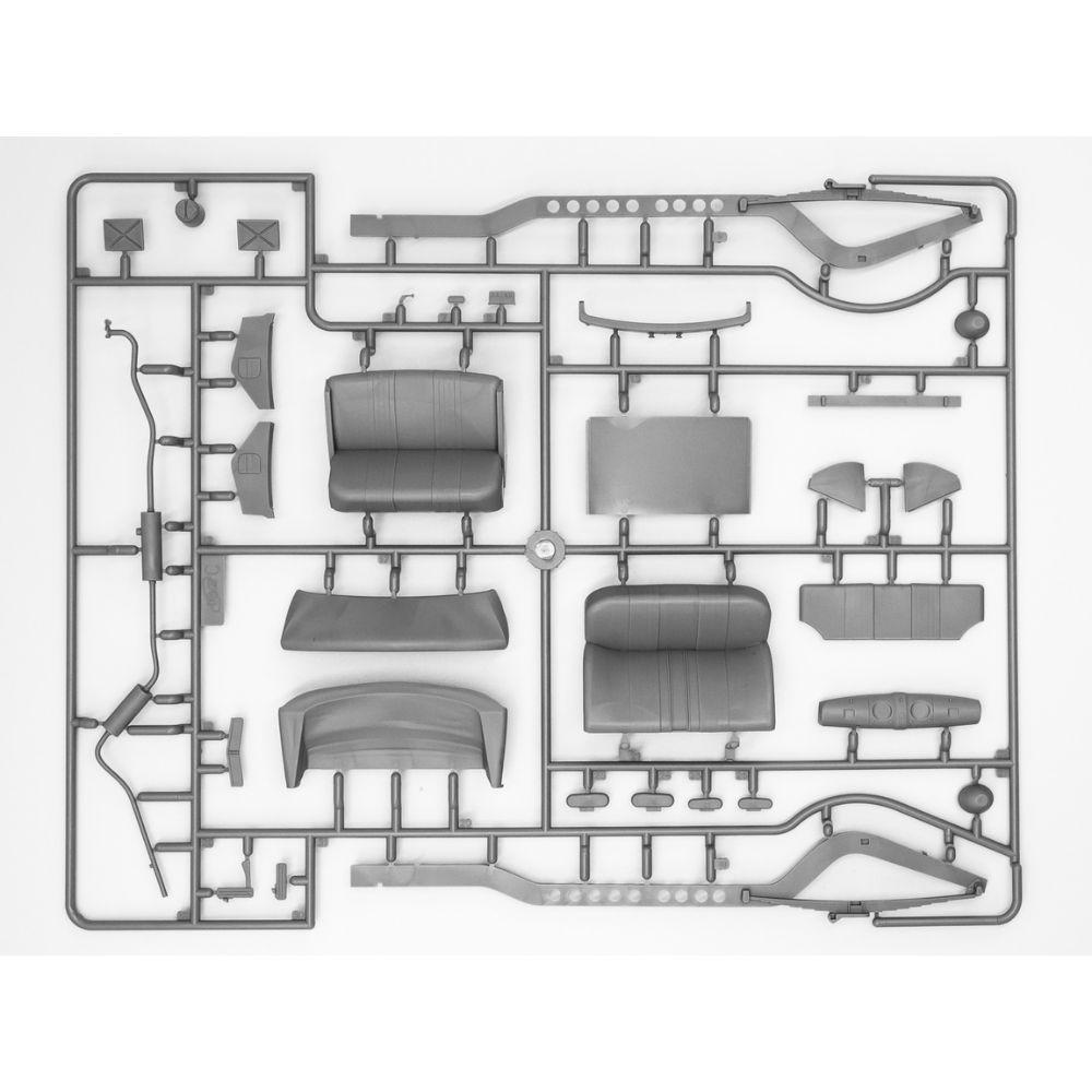 ICM 1:24 Admiral Saloon Ger. Passenger Car