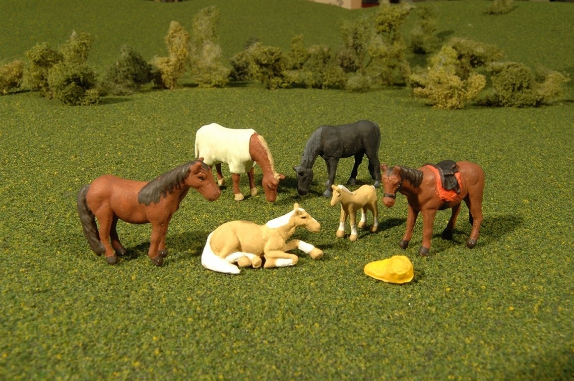 Bachmann Horses. 6 Figures. HO Scale