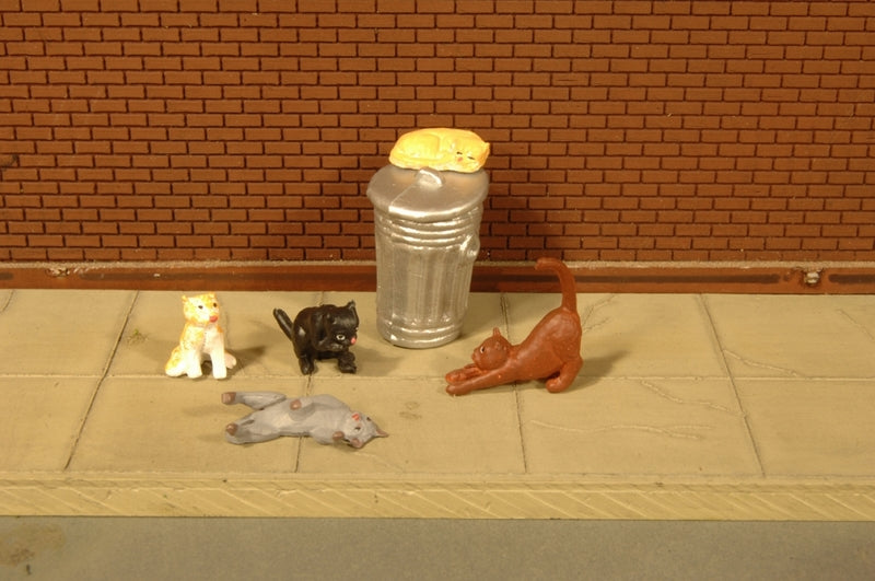 Bachmann Cats With Garbage Can, 6 Figures, O Scale