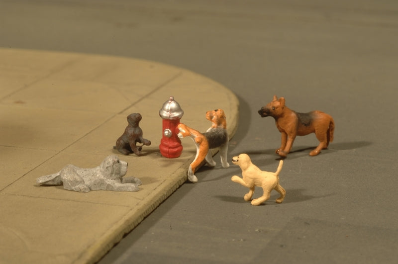 Bachmann Dogs With Fire Hydrant, 6 Figures, O Scale